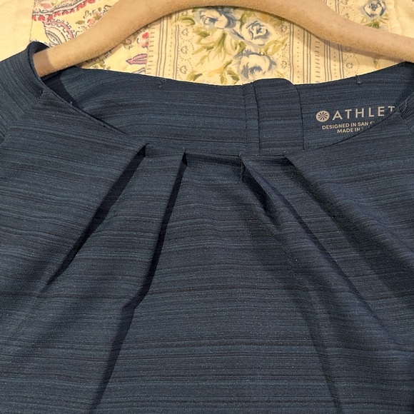 ATHLETA TOP W/THUMBHOLES SOFT Like new - Picture 5 of 12